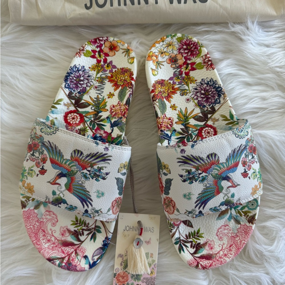 NWT Johnny Was Dreamer Pool Slides 7 $98